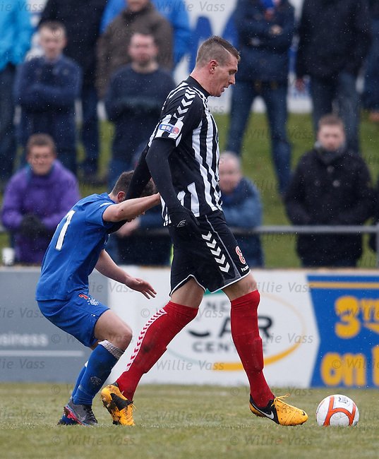 Pemain Sepakbola Dengan Ukuran Badan Tertinggi